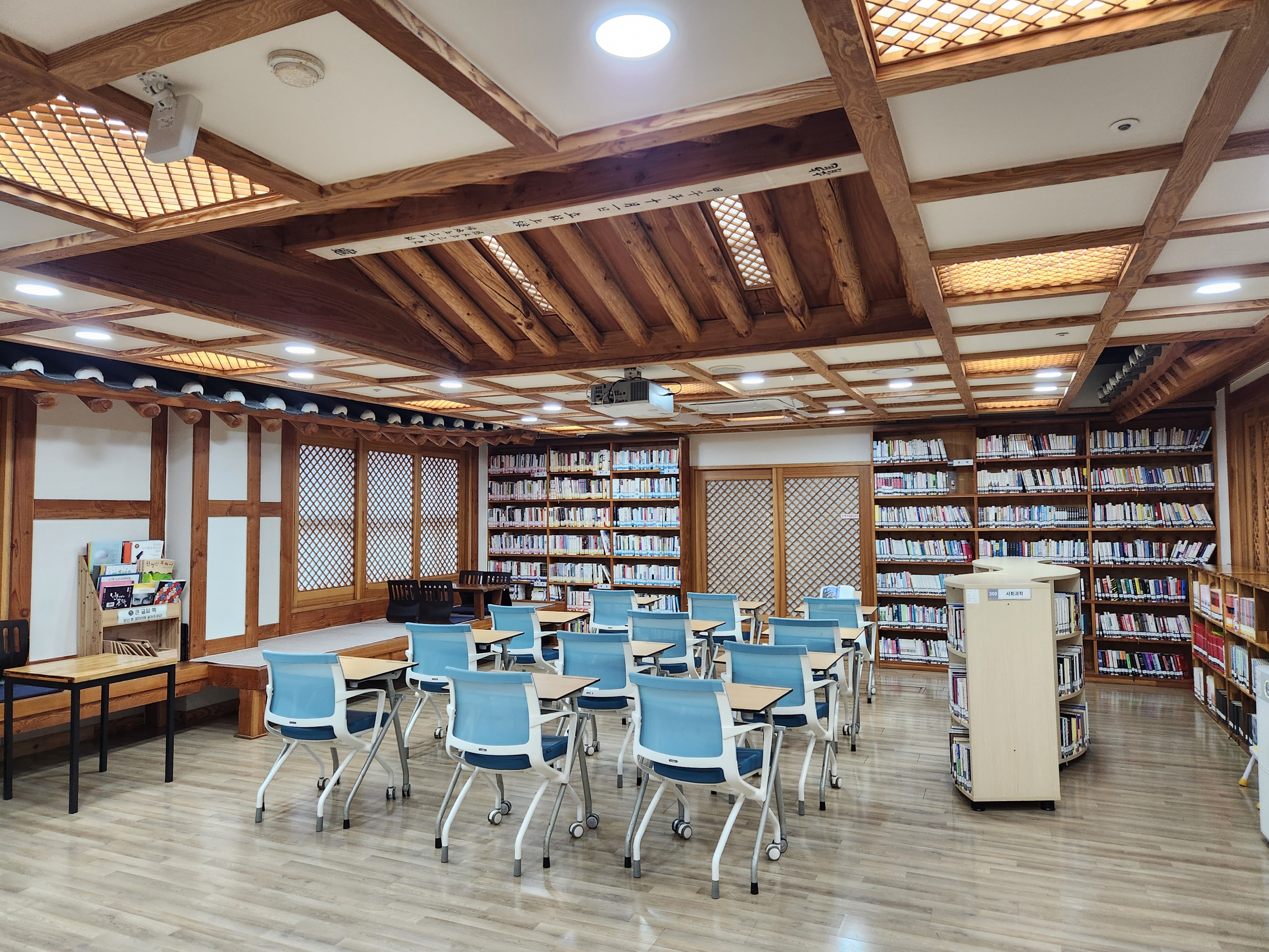 별별별도서관 내부 사진